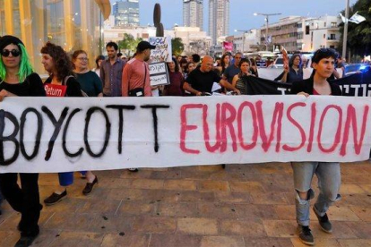 Pancartas en Tel Aviv que piden el boicot al certamen de Eurovión 2019.-MENAHEM KAHANA AFP