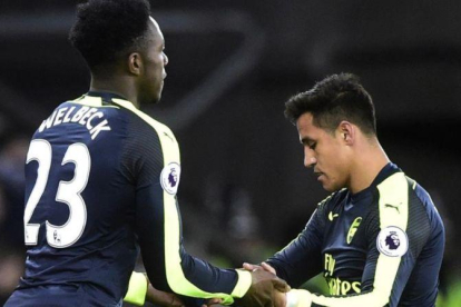 Alexis Sánchez, sustituido por Welbeck, en el partido del sábado del Arsenal.-REUTERS / MATTHEW CHILDS