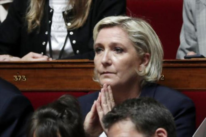 Marine Le Pen, en su escaño de la Asamblea Nacional, en el primer día de la legislatura, el pasado martes.-EFE