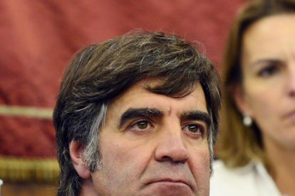 Fernando Gómez mientras se debatía sobre la comisión de investigación.-ICAL