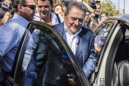 El expresidente de la Diputación de Valencia Alfonso Rus, este viernes, a la salida de los juzgados.-MIGUEL LORENZO
