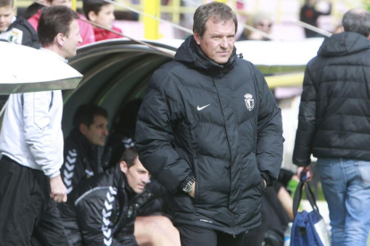 Ángel Viadero durante el choque ante el Racing de Santander en El Plantío.-RAÚL G. OCHOA