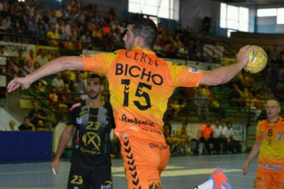 Roberto Sánchez ‘Bicho’ se dispone a ejecutar un lanzamiento.-ALBERTO CALVO