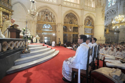 Un momento de la ceremonia en la Catedral.-ISRAEL L. MURILLO