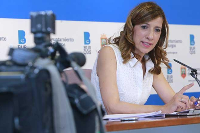Nuria Barrio, en una rueda de prensa como portavoz del equipo de gobierno municipal.-RAÚL G. OCHOA