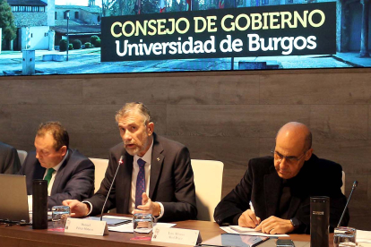 El rector de la Universidad, Manuel Pérez Mateos, durante la sesión del consejo. UBU