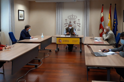 Imagen de la reunión con representantes de la universidad Isabel I. ECB