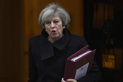 La primera ministra, Theresa May, a su salida de Downing Street.-TOBY MELVILLE
