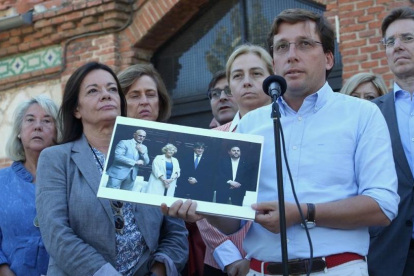 El portavoz del PP en el Ayuntamiento de Madrid, José Luis Martínez-Almeida, en un acto para denunciar que la alcaldesa Manuela Carmena permita la celebración de un acto pro-referéndum en la capital.-DAVID CASTRO