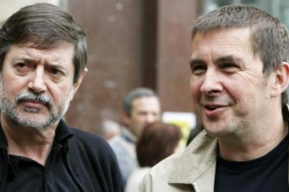 Arnaldo Otegi y Rafa Díez Usabiaga, en una imagen de archivo.-PERIODICO (EFE / LUIS TEJIDO)