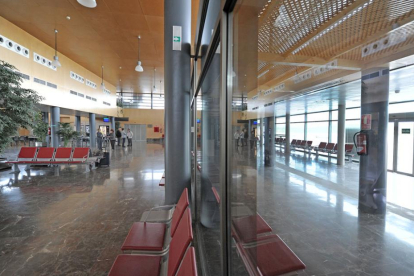 Interior de la terminal del aeropuerto de Burgos.-ISRAEL L. MURILLO