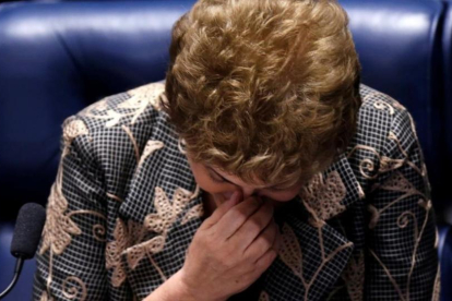 La presidenta suspendida del Brasil, Dilma Rousseff, acude a la última sesión debate del juicio político que debe determinar si continúa o no en el poder.-REUTERS / UESLEI MARCELINO