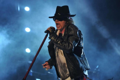 El líder de Guns N'Roses, Axl Rose, durante una actuación en Bangalore.-AFP / MANJUNATH KIRAN