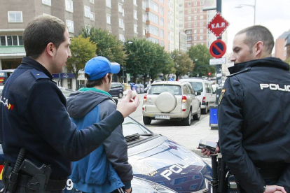 Agentes de la Policía Nacional durante una intervención.-R.G.O.