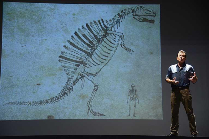 Paul C. Sereno durante su intervención en las Jornadas Internacionales sobre Paleontología de Dinosaurios.-RICARDO ORDÓÑEZ (ICAL)