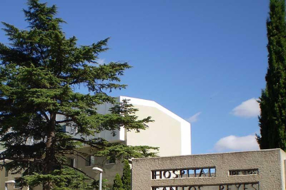 Entrada del Hospital de los Santos Reyes-L. V.