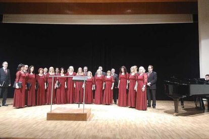 Los miembros de la Coral Canticorum durante el encuentro celebrado en Valencia en 2016.-ECB