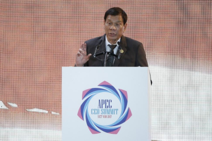 El presidente de Filipinas Rodrigo Duterte participa durante la segunda jornada del Foro de Cooperacion Economica Asia Pacifico APEC en Danang Vietnam.-MADE NAGI (EFE)