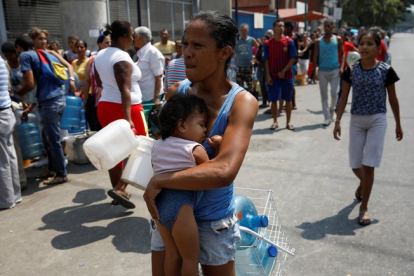 Los niños son los más afectados con la crisis en Venezuela.-REUTERS