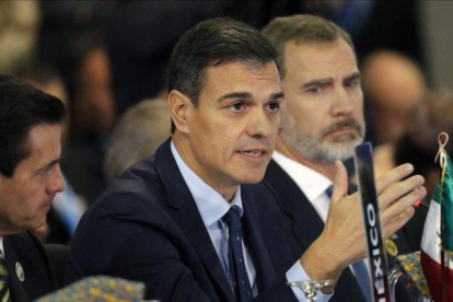 El presidente del Gobierno, Pedro Sánchez, junto al Rey, en la Cumbre Iberoamericana de Guatemala-EFE / LAVANDEIRA JR