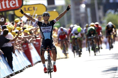 El ciclista checo Zdenek Stybar del equipo Etixx Quick Step se impone en la sexta etapa de la 102º edición del Tour de Francia, una carrera de 191.5km entre Abbeville y Le Havre, en Francia.-EFE
