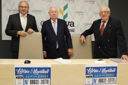 Julián Martínez, Pedro García Romera y López Santa Olalla, ayer, en  la presentación.-ECB