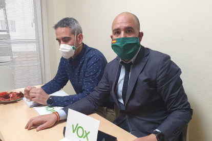 Imagen de los concejales de Vox, Vicente Holgueras y Sergio Chagartegui