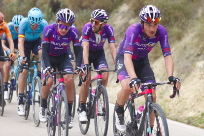 Los ciclistas del conjunto burgalés en la Vuelta a Andalucía. BURGOS BH