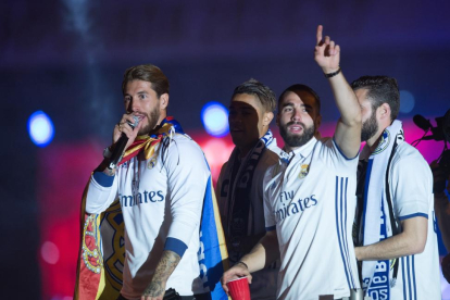 El capitán del Madrid, Sergio Ramos, celebrando el título de Liga en Cibeles.-GETTY IMAGES