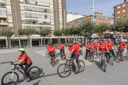 Salida de la ruta desde la plaza de Santiago.-SANTI OTERO