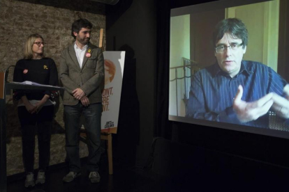 Acto de Junts per Catalunya donde Carles Puigdemont ha intervenido mediante vídeoconferencia.-ALBERT BERTRAN