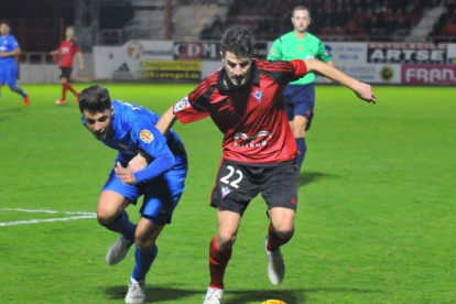 Álex García jugó los 90 minutos en Riazor.-JOSÉ ESTEBAN EGURROLA