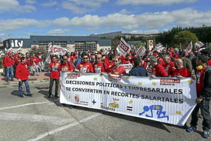 Concentración de protesta de trabajadores de Itevelesa en días pasados en una estación de Valladolid.-Ical