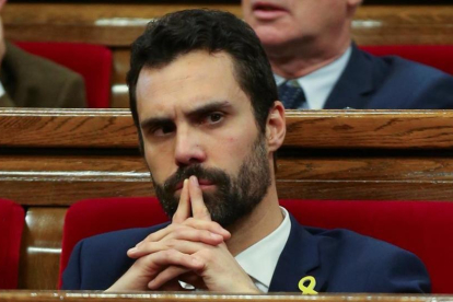 El presidente del Parlament, Roger Torrent, en la sesión constitutiva del Parlament.-/ ALBERT GEA (REUTERS)