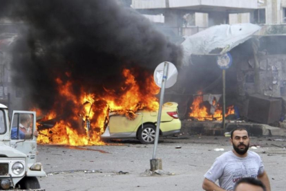 ncendio causado por uno de los atentados perpetrado en una estación de autobuses de Tartús (noroeste de Siria), este lunes-EFE