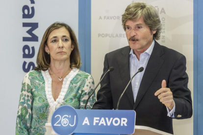 Jaime Mateu y Begoña Contreras presentaron la campaña del PP.-SANTI OTERO