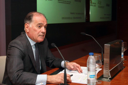 El consejero de Economía y Empleo, Tomás Villanueva, clausura la jornada 'Novedades I+D+i. Aspectos prácticos y experiencias de empresa', que se celebra en Boecillo (Valladolid)-Ical