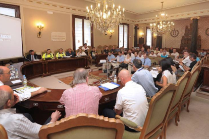 La reunión técnica de los directores de equipo se celebró ayer en el Salón de Plenos de la Diputación Provincial-I. L. Murillo