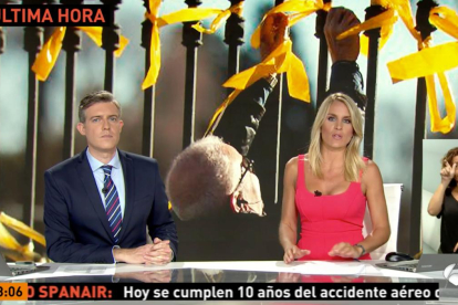 Angie Rigueiro y Ángel Carreiro en el informativo matinal de Antena 3 Noticias.-EL PERIÓDICO