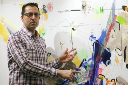 Alfredo Gutiérrez se guía por una filosofía optimista que traslada a sus pinturas.-Raúl Ochoa