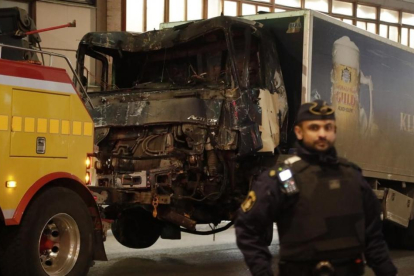 El camión utilizado en el atentado de Estocolmo.-MARKUS SCHREIBER