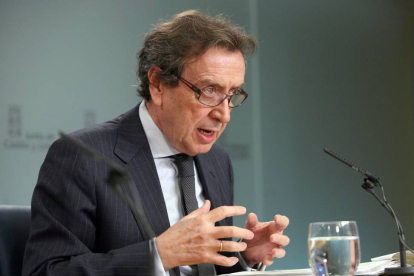 El consejero de la Presidencia y portavoz, José Antonio de Santiago-Juárez, comparece en rueda de prensa posterior al Consejo de Gobierno-Ical