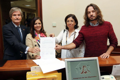 Los diputados por Burgos del Partido Popular, Partido Socialista y Podemos registran la proposición no de ley.-ICAL