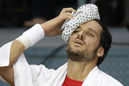 Feliciano López, durante un descanso de su partido contra Ramkumar Ramanathan.-AP / SAURABH DAS