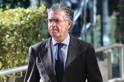 El exsecretario general del PP de Madrid Francisco Granados, al abandonar la Audiencia Nacional tras el juicio del chivatazo de la Púnica el 14 de noviembre del 2017.-DAVID CASTRO