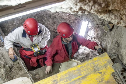 Imagen de trabajos de excavación en la cueva El Mirador, en Atapuerca. RAÚL G. OCHOA