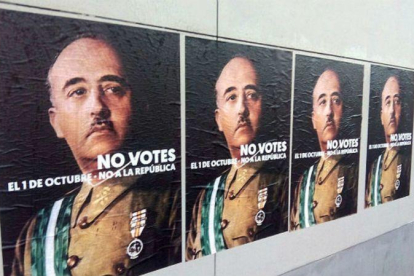 Fotografía de los carteles colgados en Girona.-TWITTER / LLUC SALELLAS
