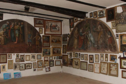 El museo de exvotos del Santuario de Santa Casilda apenas dispone de espacio para recoger los tributos de los fieles.-G.G.