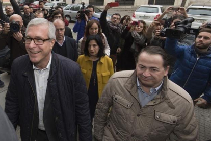 El alcalde de Tarragona, Josep Fèlix Ballesteros, a su llegada a los juzgados para declarar por el 'caso Inipro'.-JOAN REVILLAS