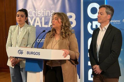 Andrea Ballesteros, Cristina Ayala y César Barriada en la sede del PP de Burgos. ECB